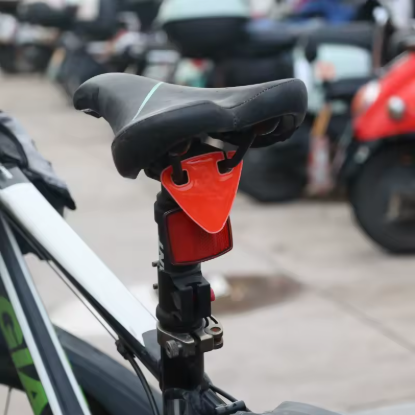 Reflécteur haute visibilité pour selle de vélo